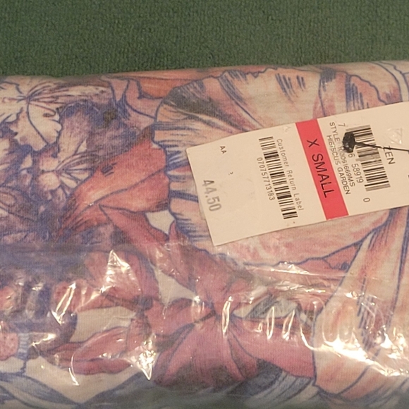 NWT- Zen Dress X-Small -Hibiscus Garden . Beautiful colors. $13 - Picture 6 of 6